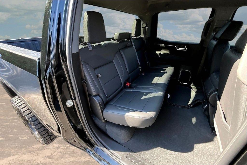 GMC Sierra 1500 SLT Crew Cab 4WD 2026