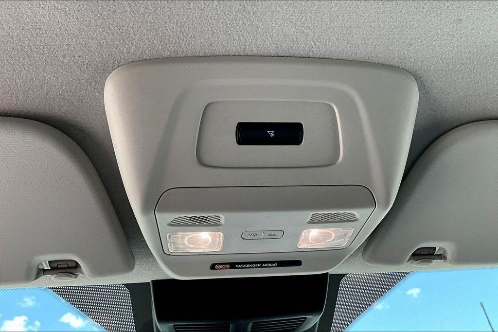 Ford Transit 150 Van Low Roof w/Sliding Pass. 130-in. WB 2025