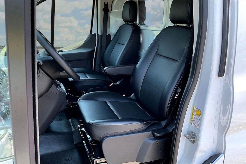Ford Transit 150 Van Low Roof w/Sliding Pass. 130-in. WB 2025