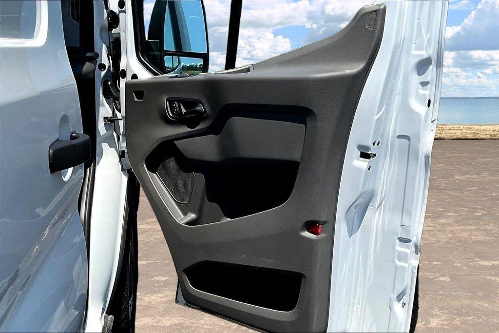Ford Transit 150 Van Low Roof w/Sliding Pass. 130-in. WB 2025