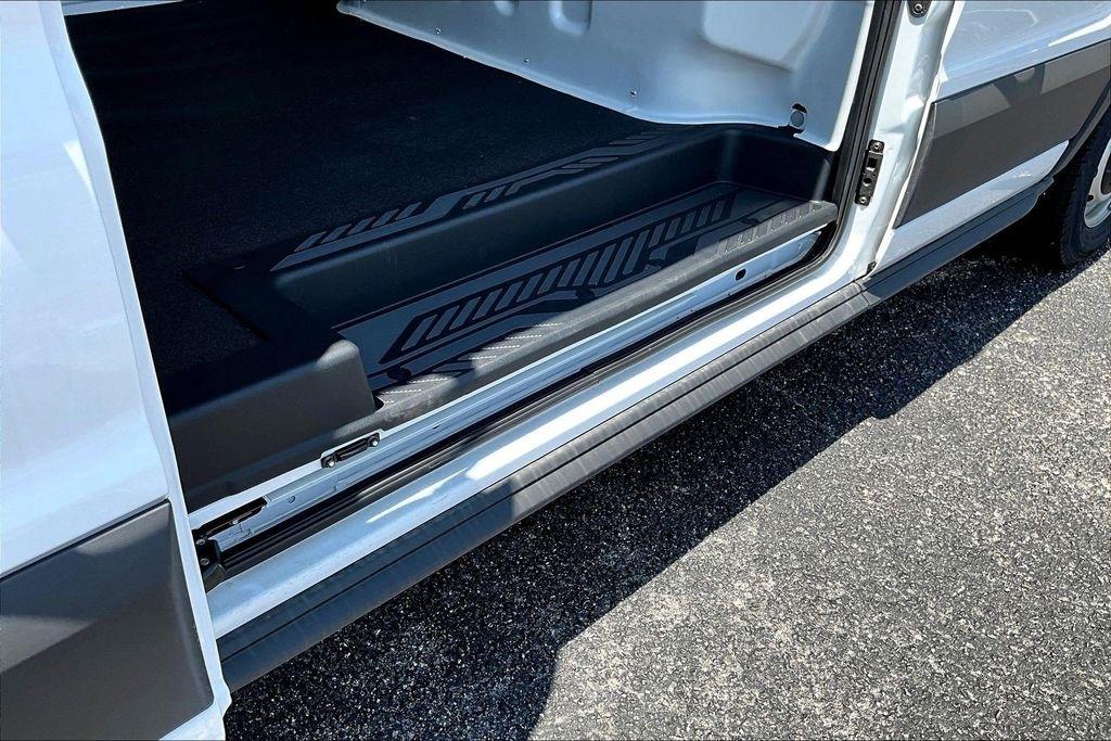Ford Transit 150 Van Low Roof w/Sliding Pass. 130-in. WB 2025