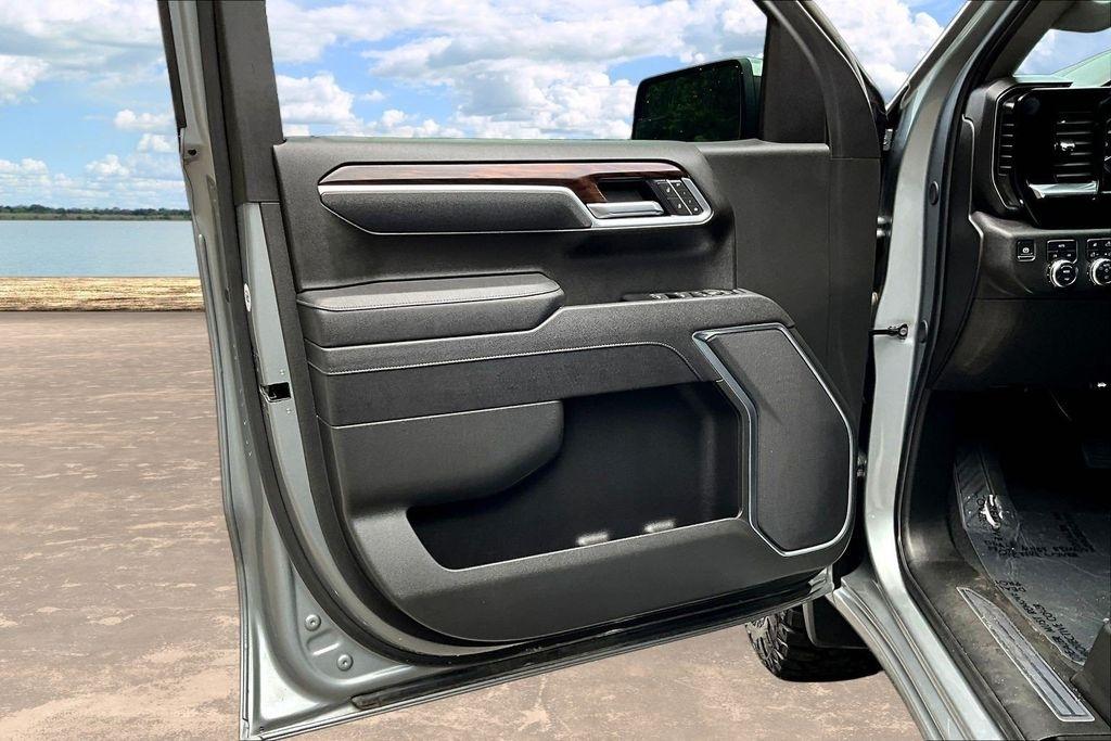 GMC Sierra 1500 SLT Crew Cab 4WD 2025