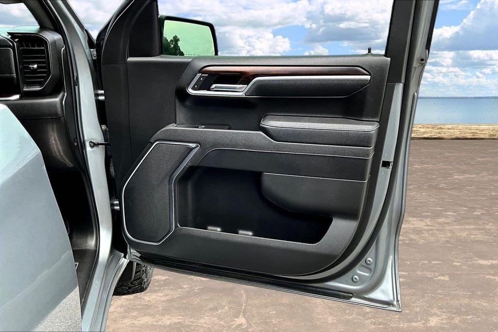 GMC Sierra 1500 SLT Crew Cab 4WD 2025