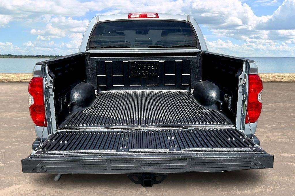 Toyota Tundra SR5 5.7L V8 FFV CrewMax 4WD 2018