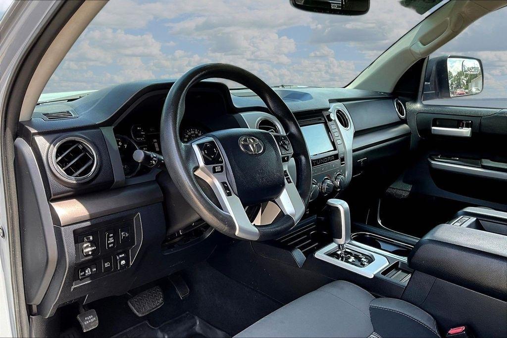 Toyota Tundra SR5 5.7L V8 FFV CrewMax 4WD 2018