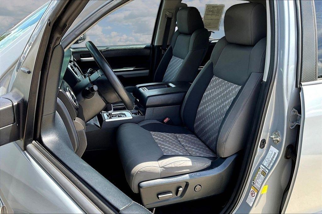 Toyota Tundra SR5 5.7L V8 FFV CrewMax 4WD 2018