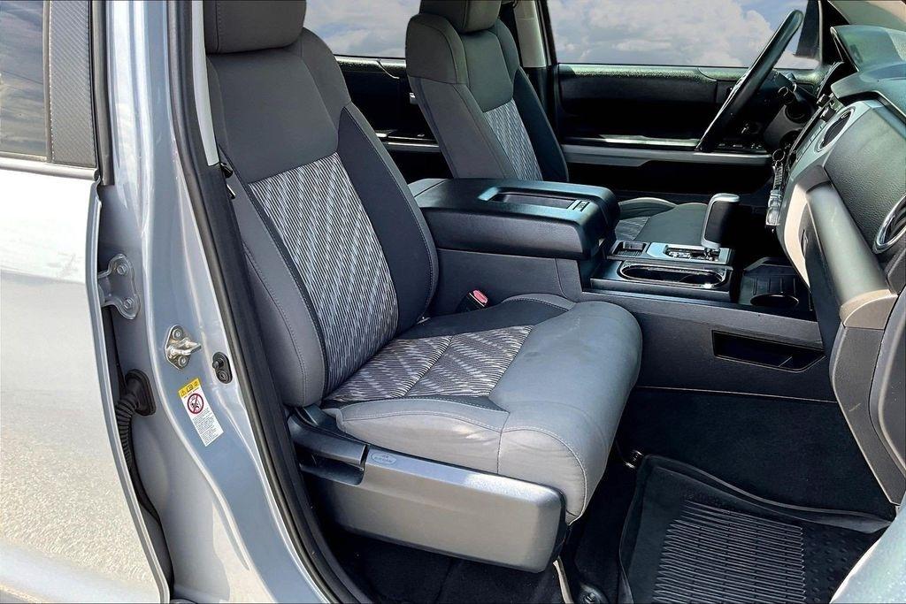 Toyota Tundra SR5 5.7L V8 FFV CrewMax 4WD 2018