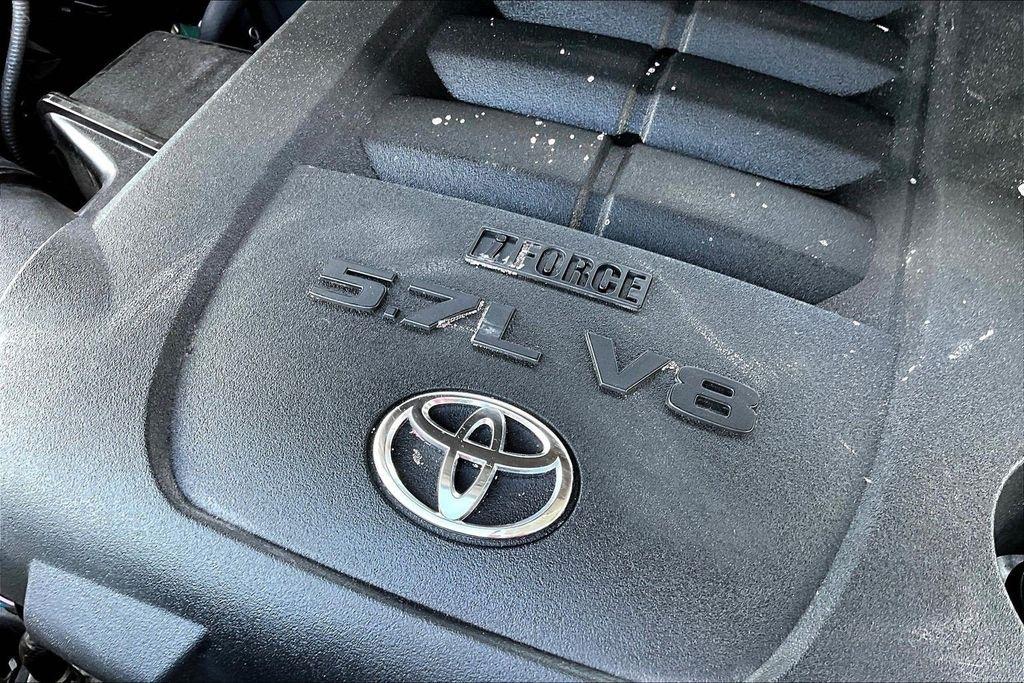 Toyota Tundra SR5 5.7L V8 FFV CrewMax 4WD 2018