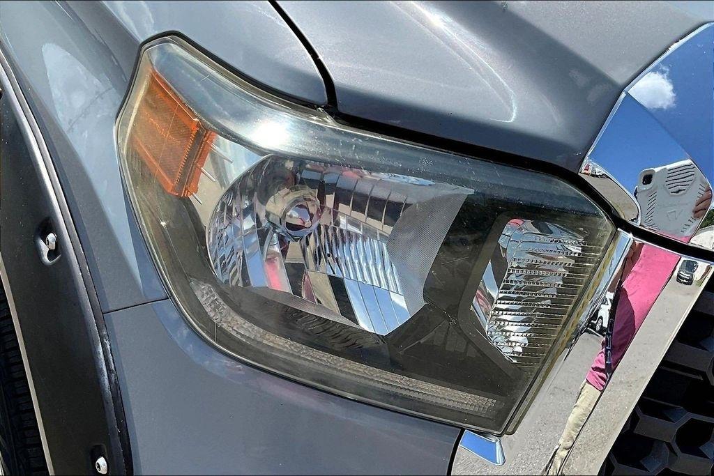 Toyota Tundra SR5 5.7L V8 FFV CrewMax 4WD 2018