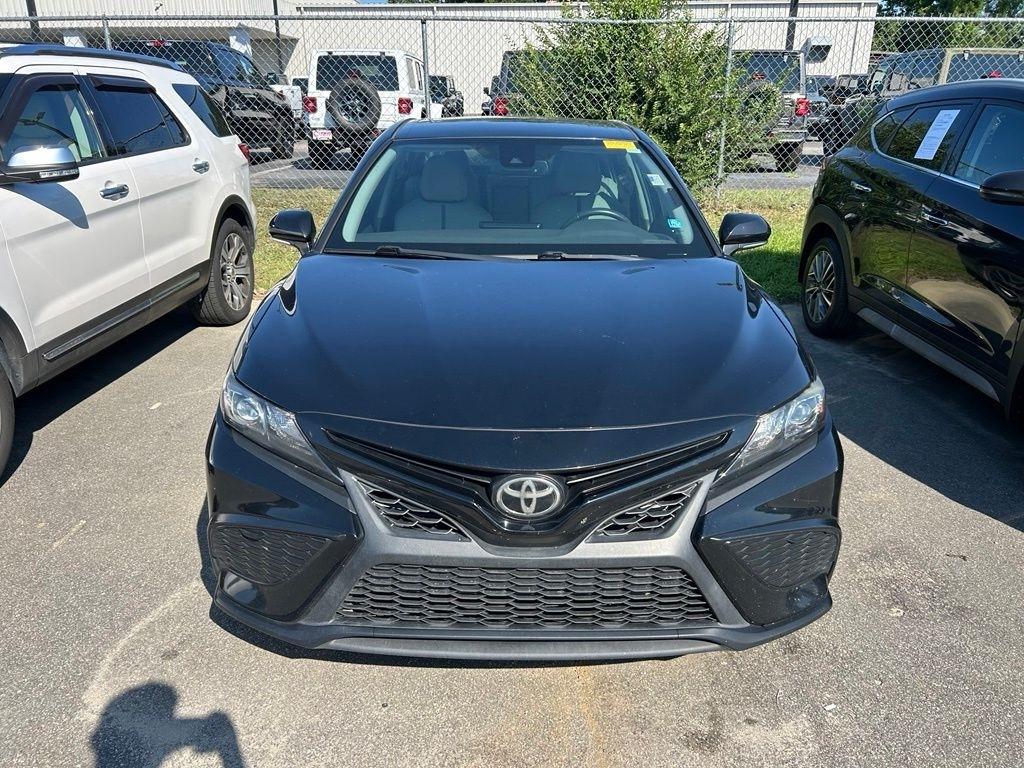 Toyota Camry SE 2021