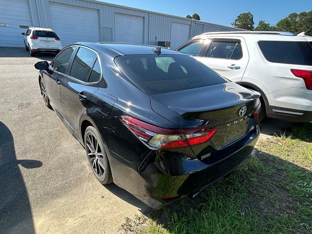 Toyota Camry SE 2021