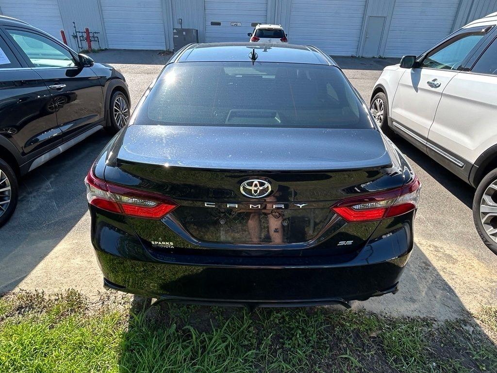 Toyota Camry SE 2021