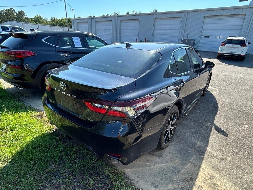 Toyota Camry SE 2021