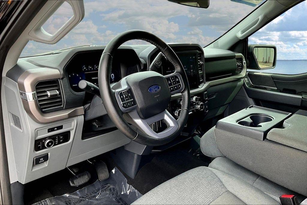 Ford F-150 XLT SuperCrew 4WD 2025