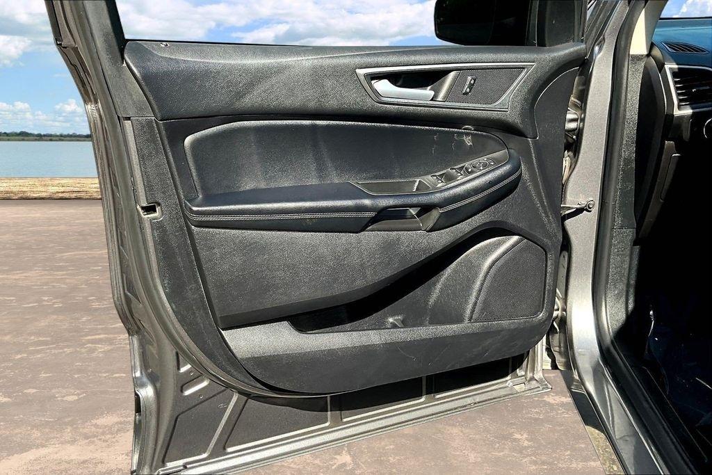 Ford Edge SE FWD 2021
