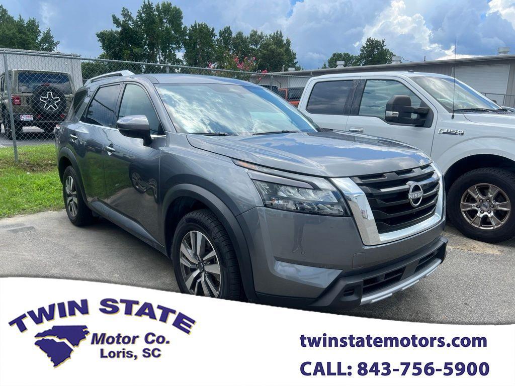 2025 Nissan Pathfinder SL
