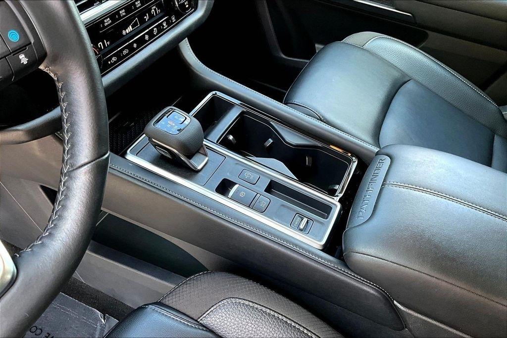 Nissan Pathfinder SL 2025