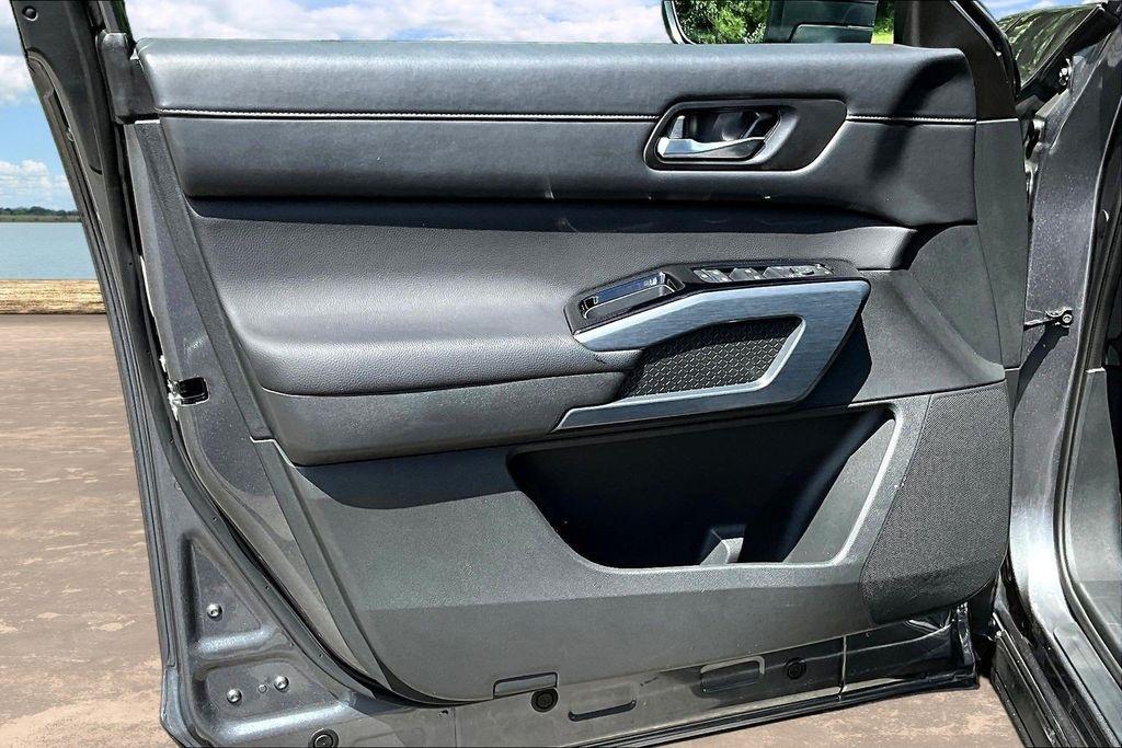 Nissan Pathfinder SL 2025