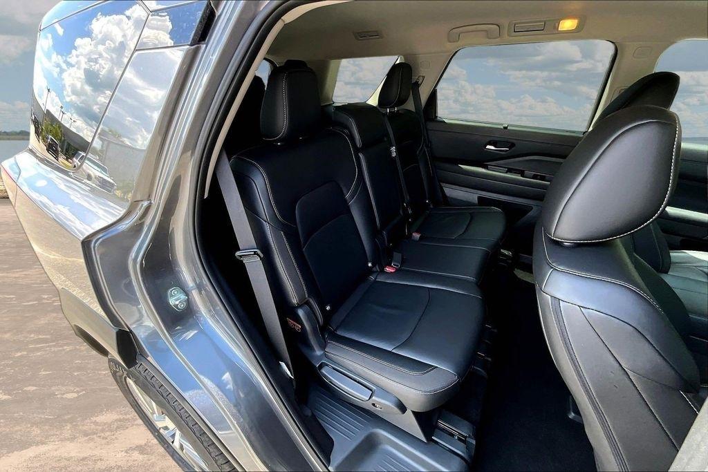 Nissan Pathfinder SL 2025