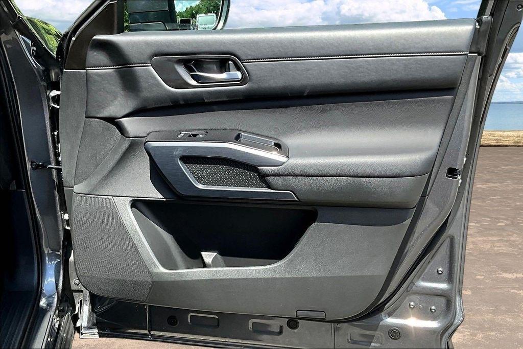 Nissan Pathfinder SL 2025