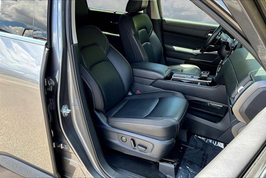 Nissan Pathfinder SL 2025