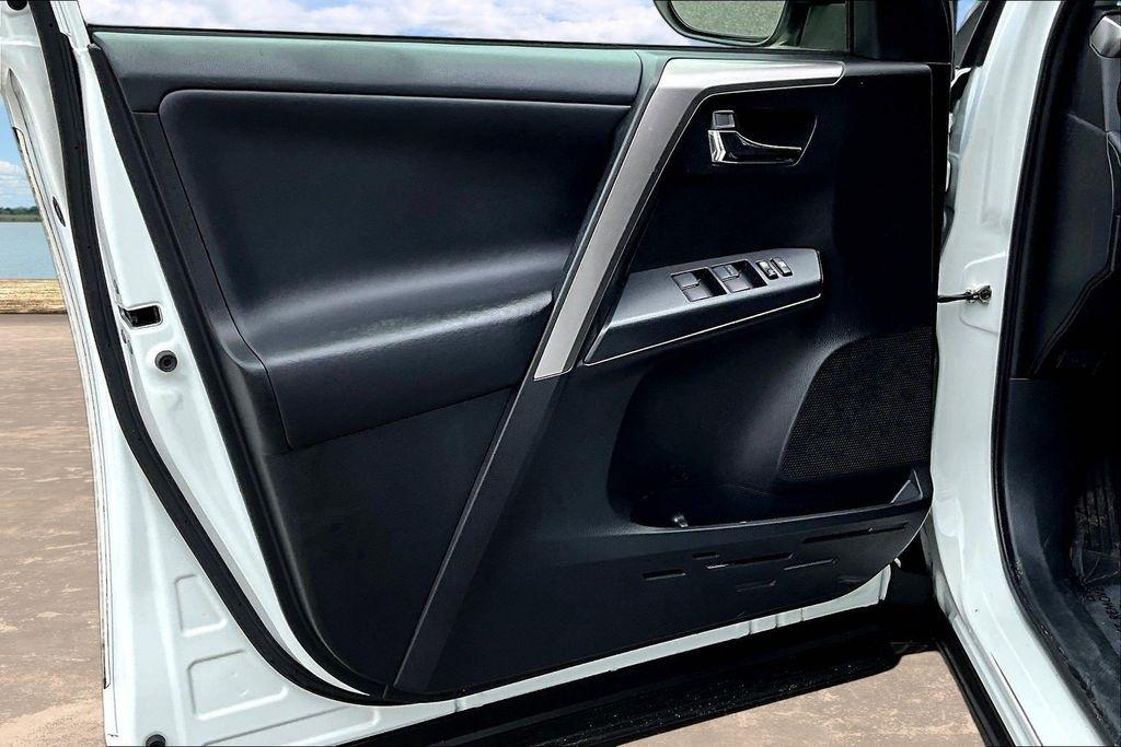 Toyota RAV4 XLE FWD 2018