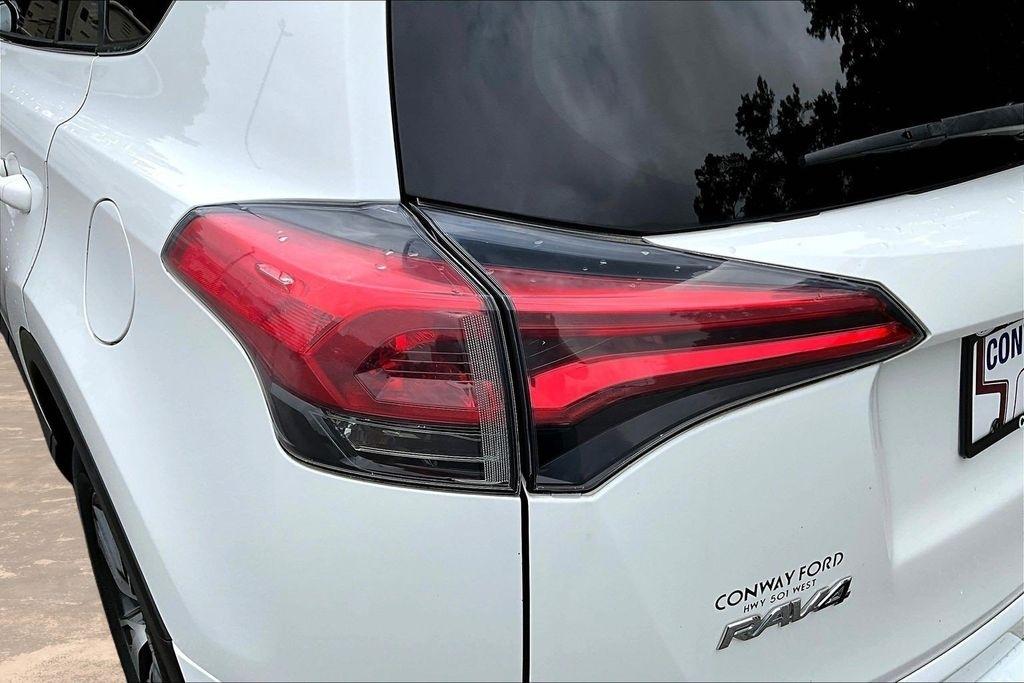 Toyota RAV4 XLE FWD 2018