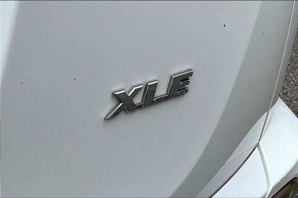 Toyota RAV4 XLE FWD 2018