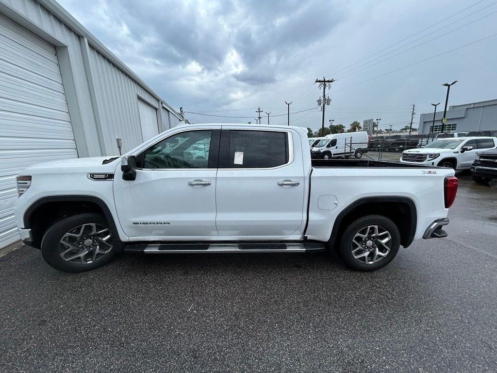 GMC Sierra 1500 SLT Crew Cab 4WD 2023