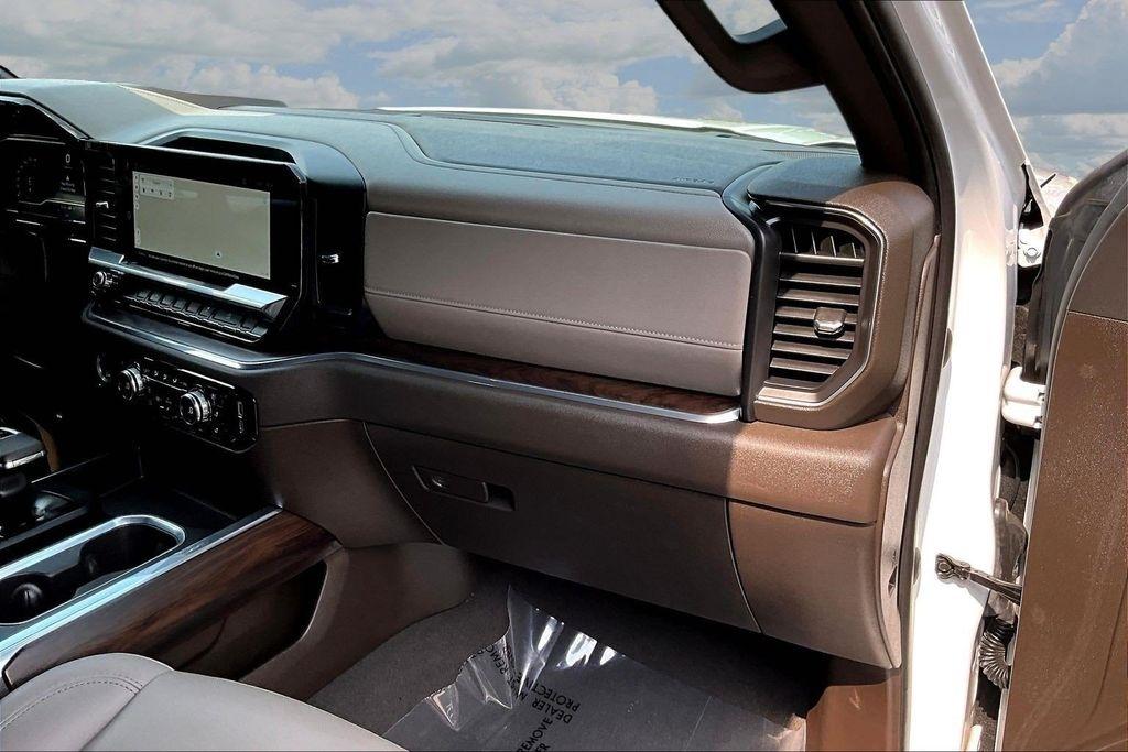 GMC Sierra 1500 SLT Crew Cab 4WD 2023