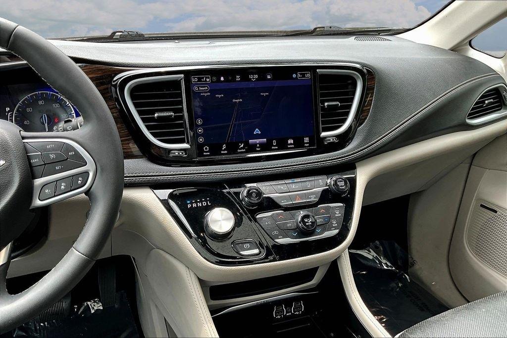 Chrysler Pacifica Limited AWD 2022