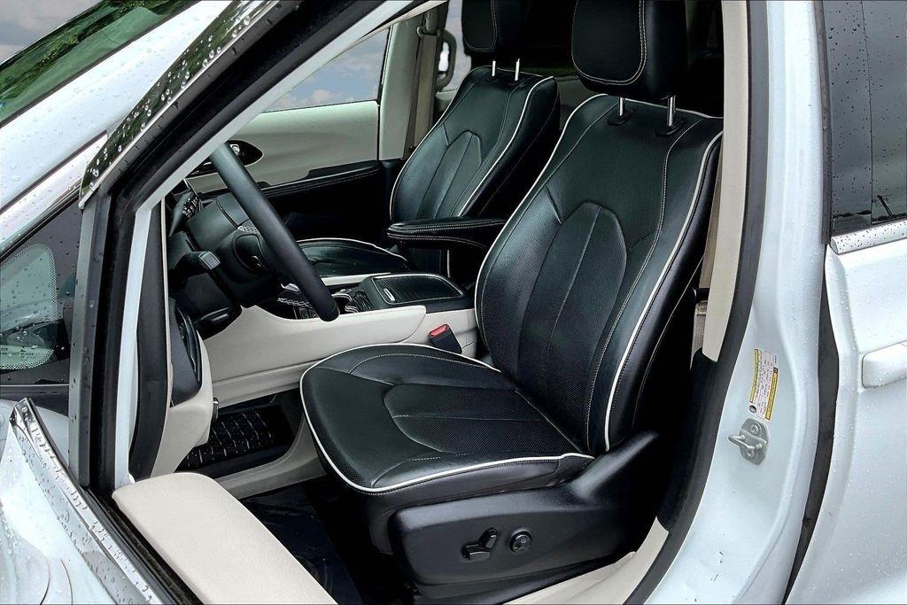 Chrysler Pacifica Limited AWD 2022