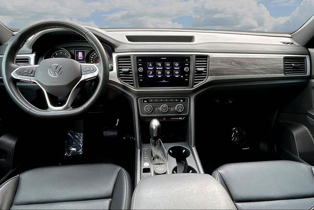 View vehicle photo 7
