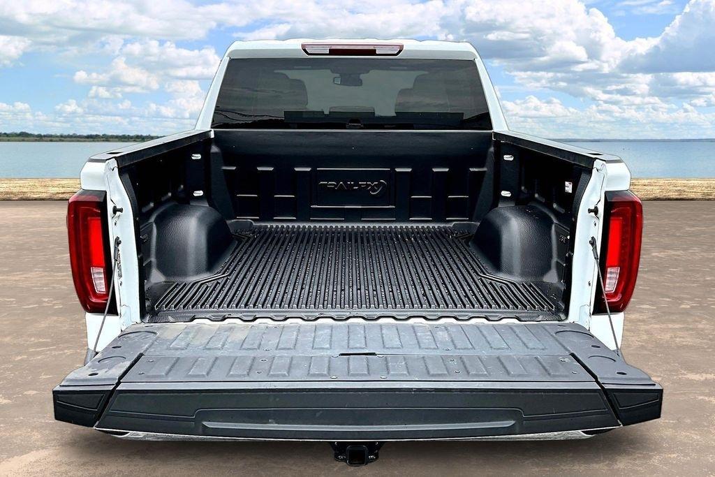 GMC Sierra 1500 SLT Crew Cab 4WD 2026