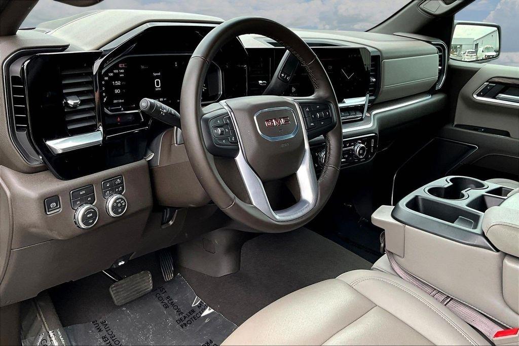 GMC Sierra 1500 SLT Crew Cab 4WD 2026