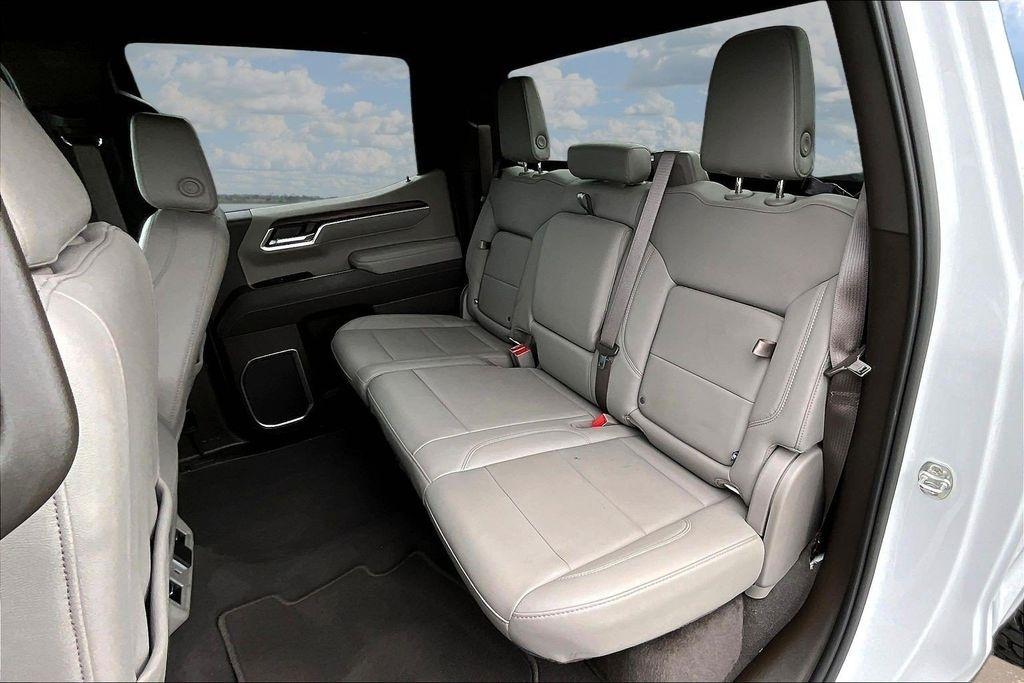 GMC Sierra 1500 SLT Crew Cab 4WD 2026