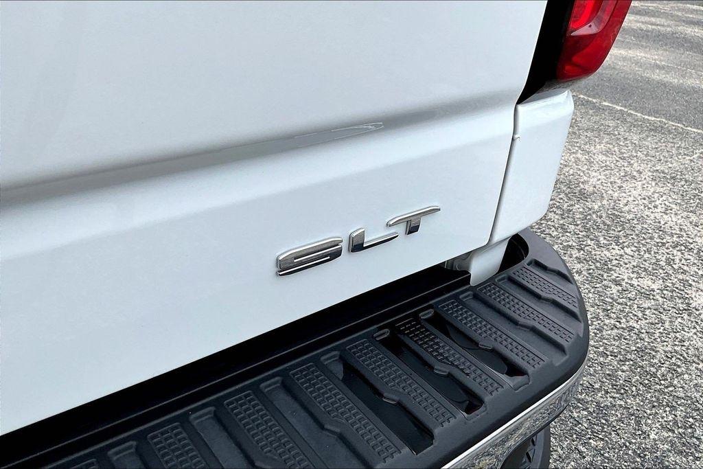 GMC Sierra 1500 SLT Crew Cab 4WD 2026