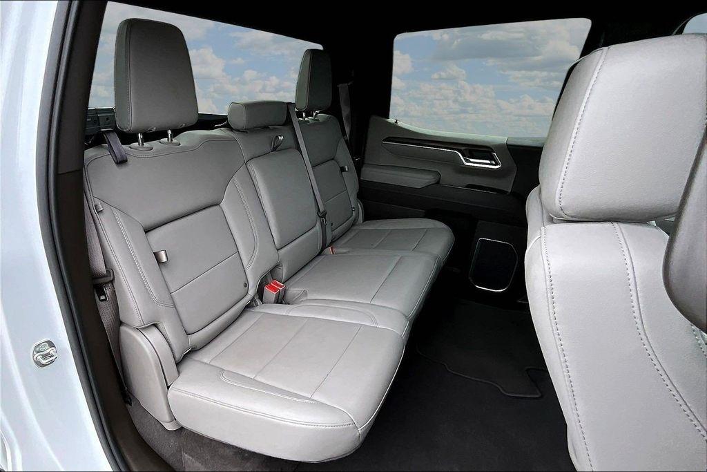 GMC Sierra 1500 SLT Crew Cab 4WD 2026