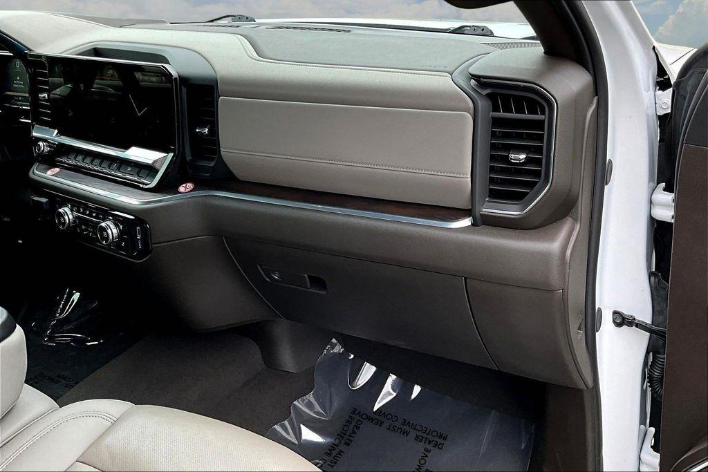 GMC Sierra 1500 SLT Crew Cab 4WD 2026