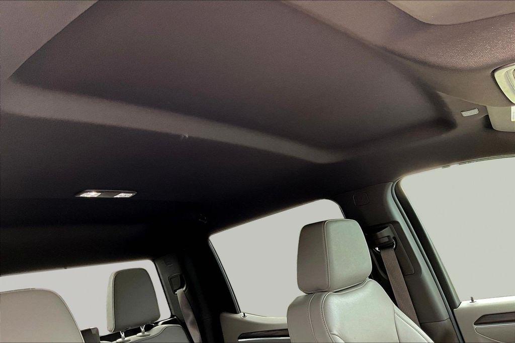 GMC Sierra 1500 SLT Crew Cab 4WD 2026