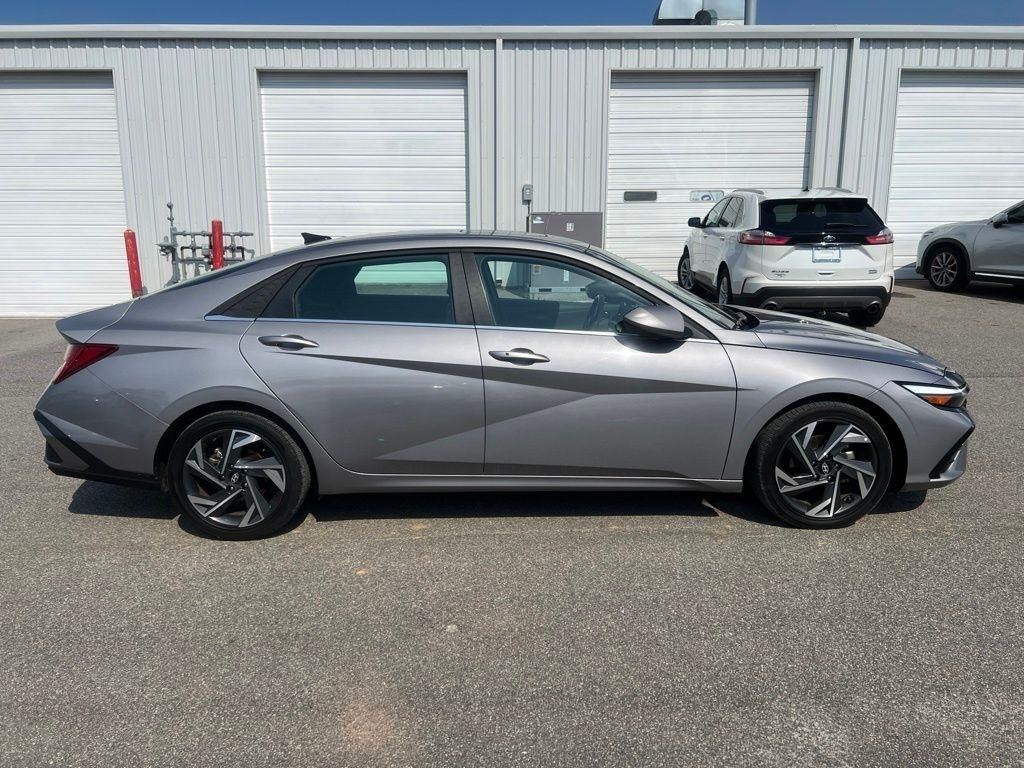 Hyundai Elantra SEL Convenience 2025