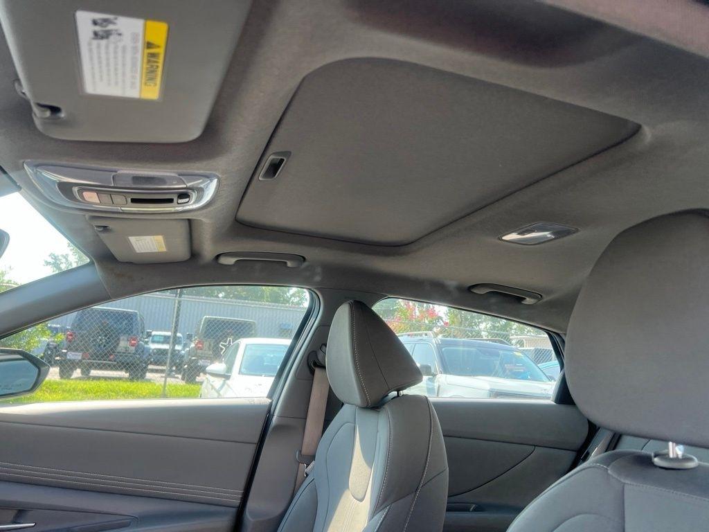 Hyundai Elantra SEL Convenience 2025