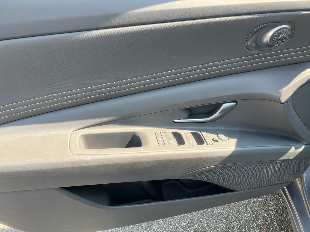 Hyundai Elantra SEL Convenience 2025