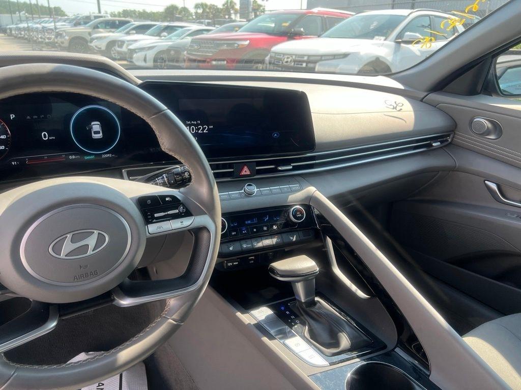 Hyundai Elantra SEL Convenience 2025
