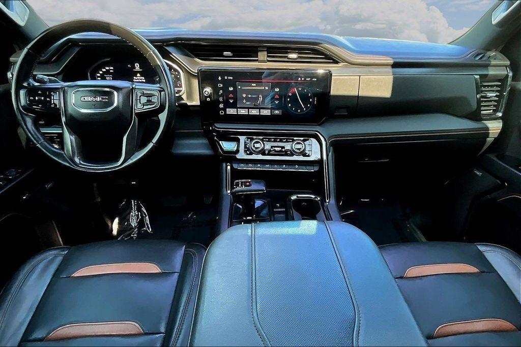 GMC Sierra 1500 AT4 Crew Cab 4WD 2023