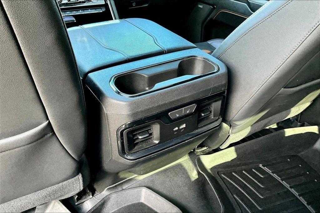 GMC Sierra 1500 AT4 Crew Cab 4WD 2023
