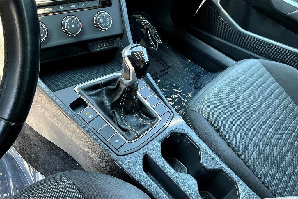 Volkswagen Jetta S 6M 2023