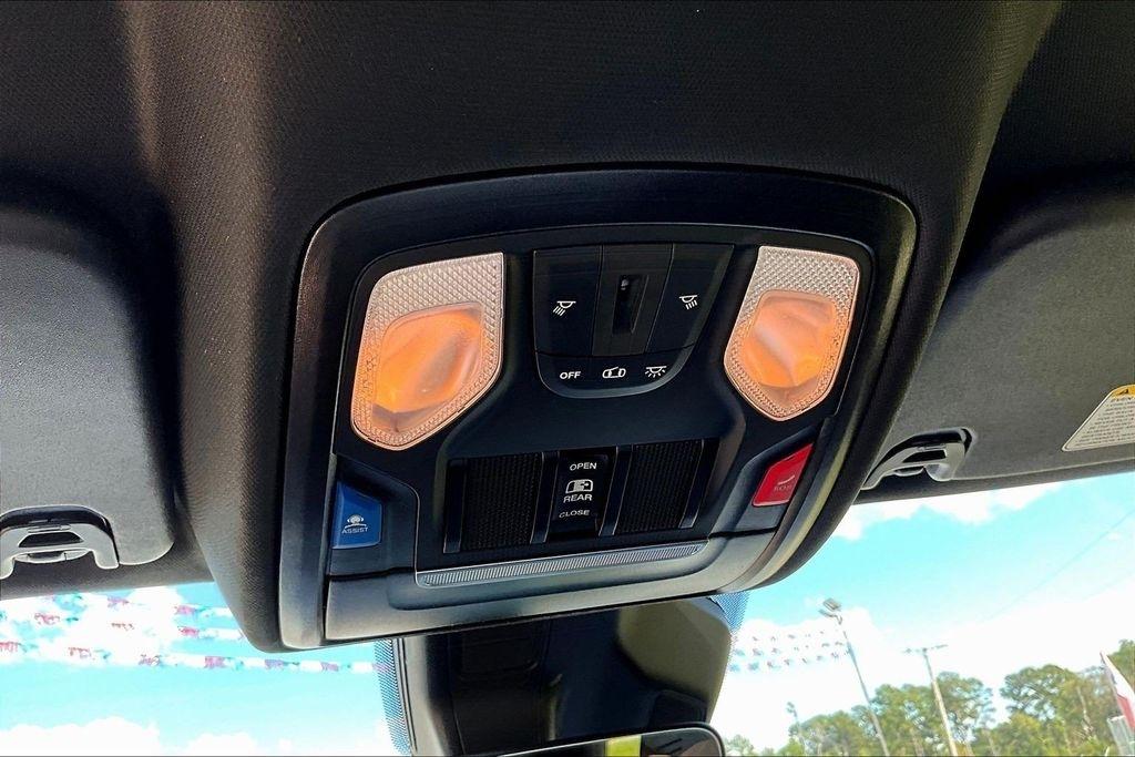 RAM 1500 Tradesman Crew Cab SWB 4WD 2025