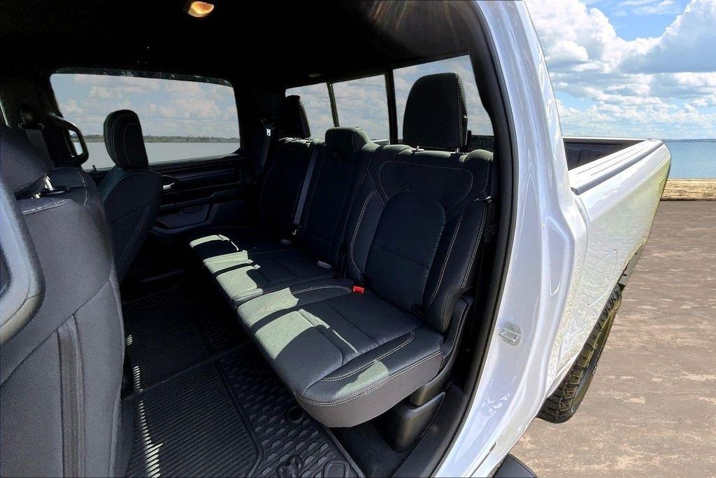 RAM 1500 Tradesman Crew Cab SWB 4WD 2025