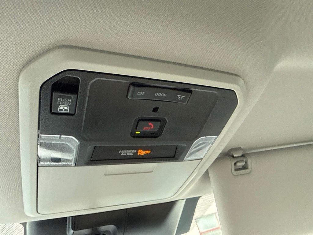 Toyota Tundra SR5 CrewMax 4WD 2024